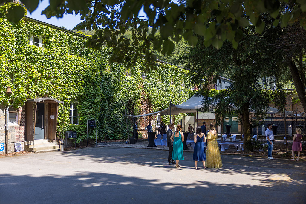 hochzeitslocation draussen alte schlossfabrik